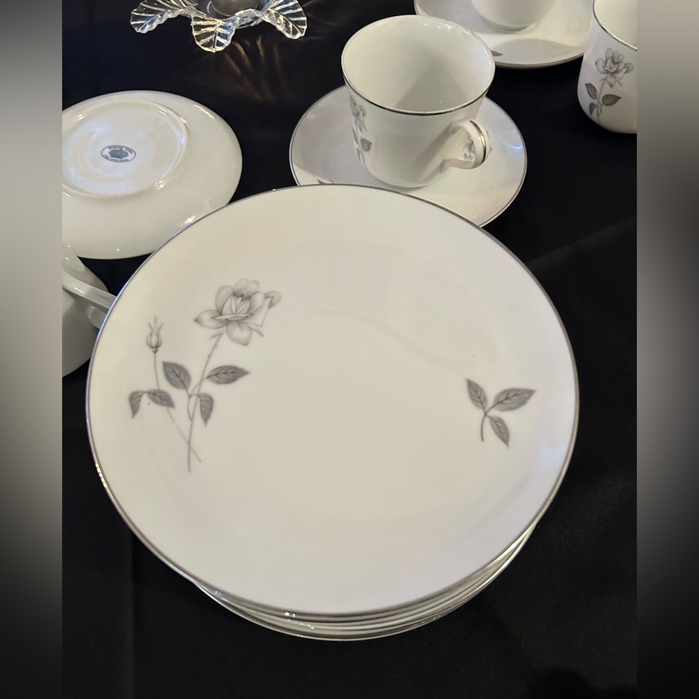 Set of 10 Queens Royal Fine China salad plates. 7.5”